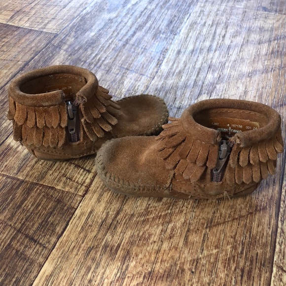 Minnetonka fringe moccasin booties - size 4 - Picture 4 of 6